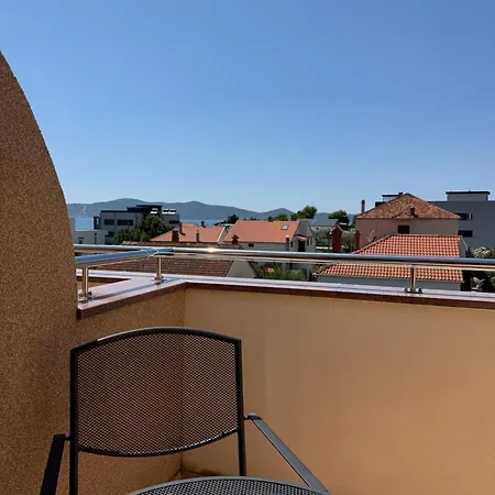 Tonka, Self Check-in 0-24, Free Parking Sukošan